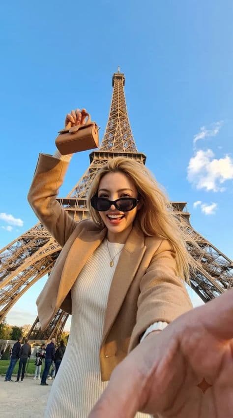 Portrait — Midjourney Portrait prompt. xPhotorealistic vertical travel selfie, 9:16, shot on a smartphone ultra-wide fr | PromptLabHub